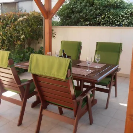 Ines 2 Apartment *