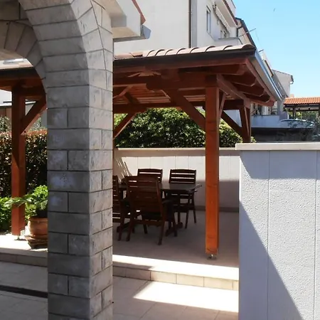 Apartment Ines 2 *
