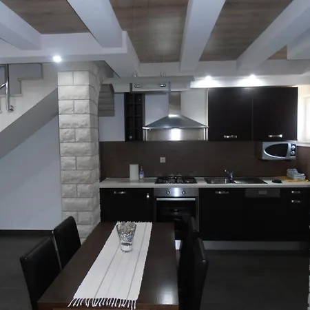 Apartment Ines 2 *