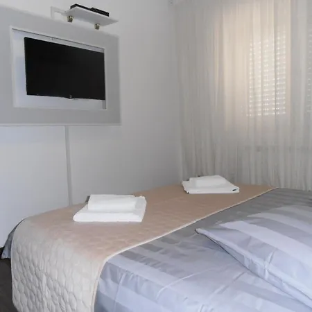 Apartment Ines 2 *